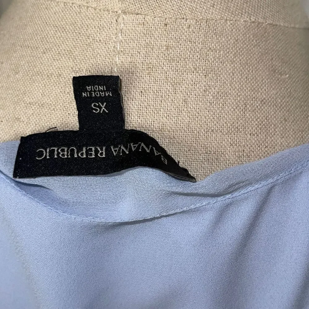 Banana Republic Blouse - Perfect for Work
